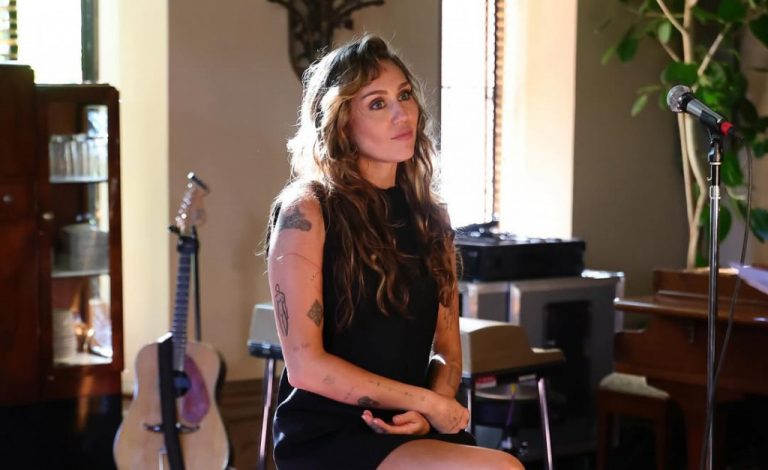 Miley Cyrus - Easy Lover (Official Video)