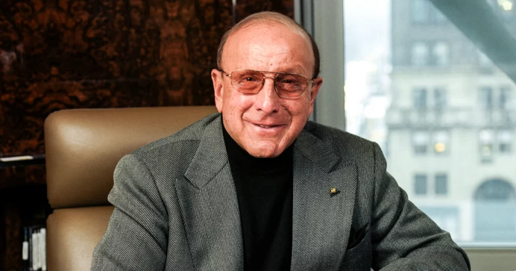 Clive Davis (1932-2026)