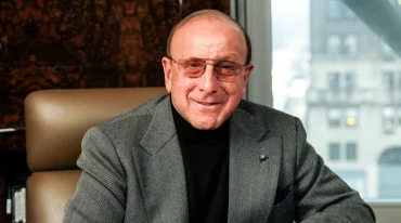 Clive Davis (1932-2026)